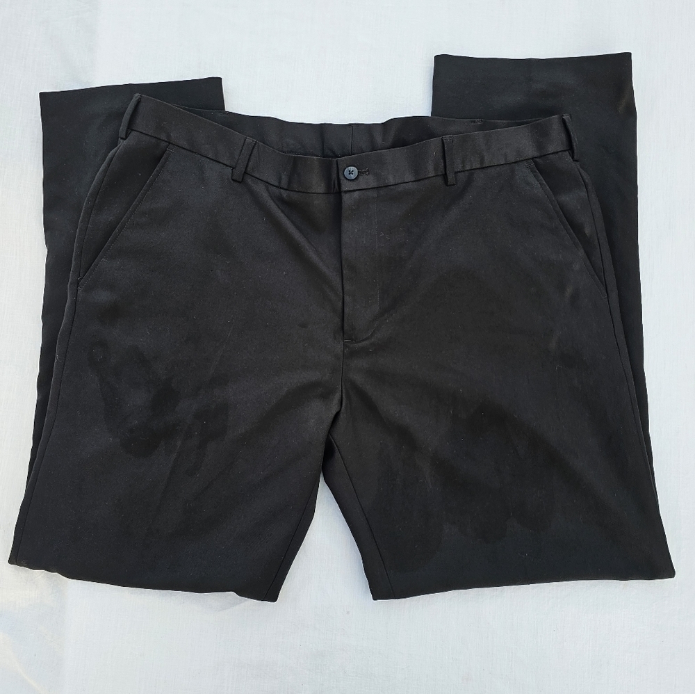 Van HeusenTraveler Non-Stop Stretch Comfort Black Dress Pant. Size 40/32